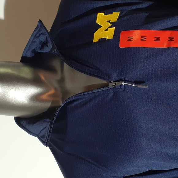 NWT Champion Michigan Wolverines Long Sleeve 1/4 Zip Pullover - Picture 4 of 11